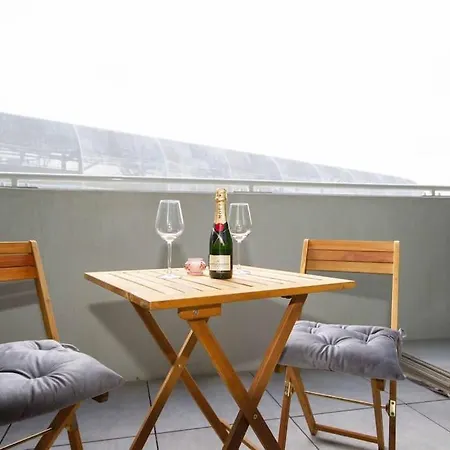 Apartment In With Free Parking *